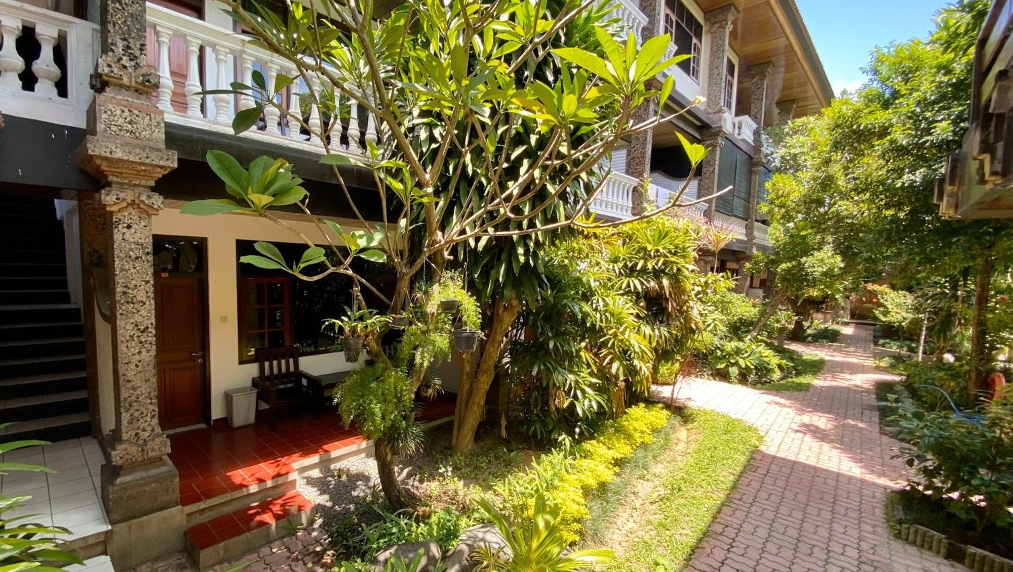 Simpang Inn Hotel Legian Buitenkant foto