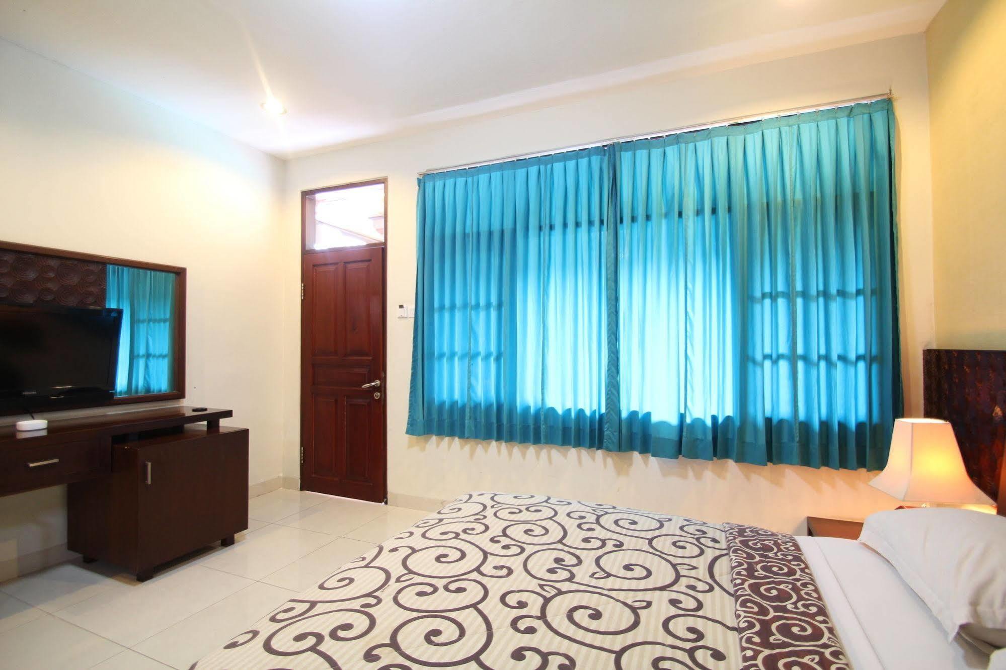 Simpang Inn Hotel Legian Buitenkant foto