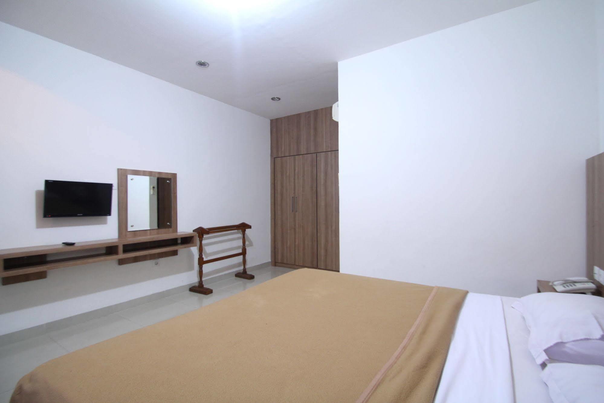 Simpang Inn Hotel Legian Buitenkant foto