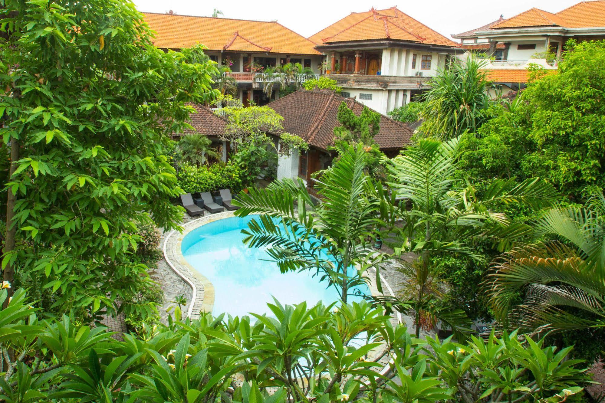 Simpang Inn Hotel Legian Buitenkant foto