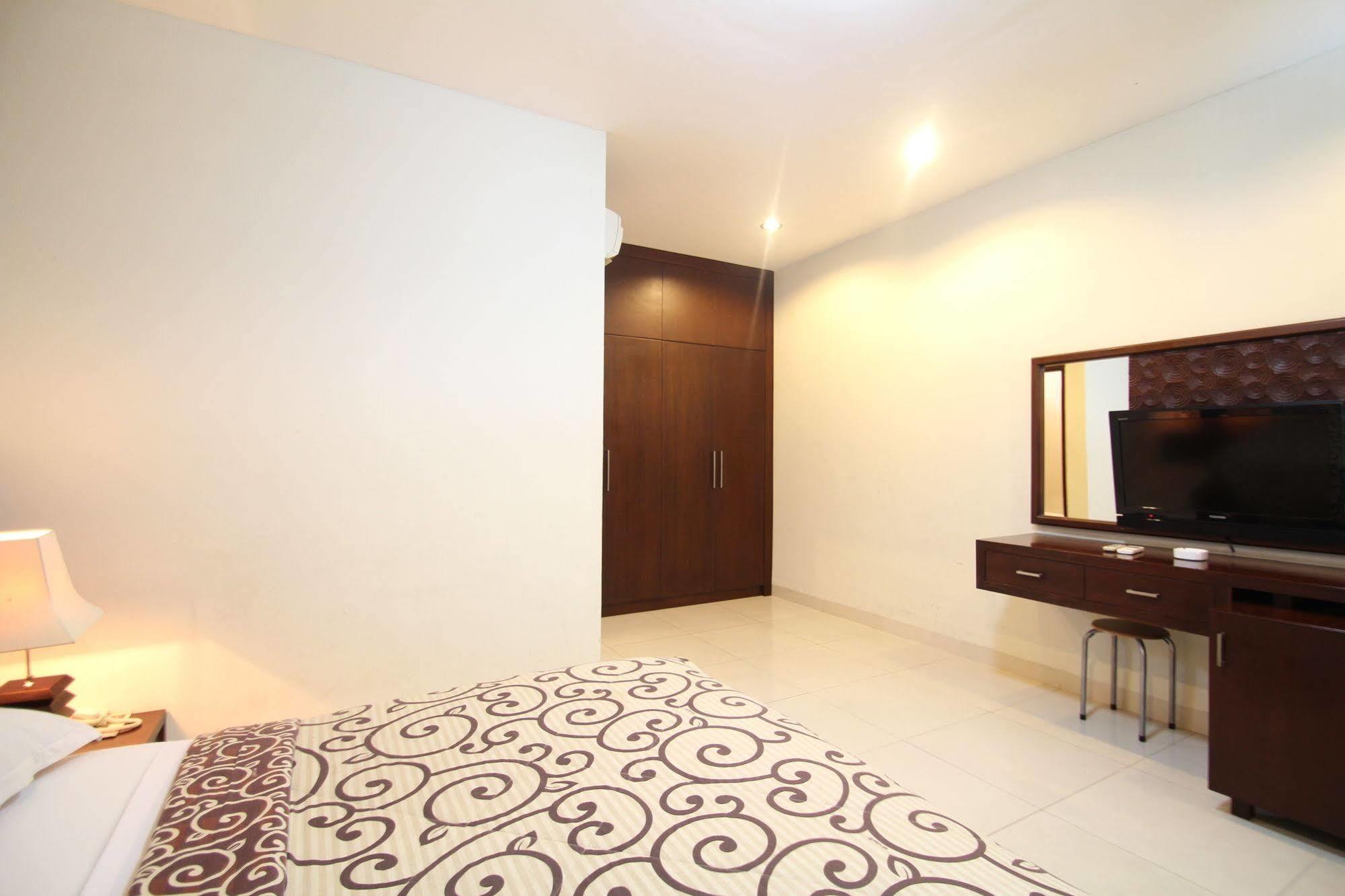Simpang Inn Hotel Legian Buitenkant foto